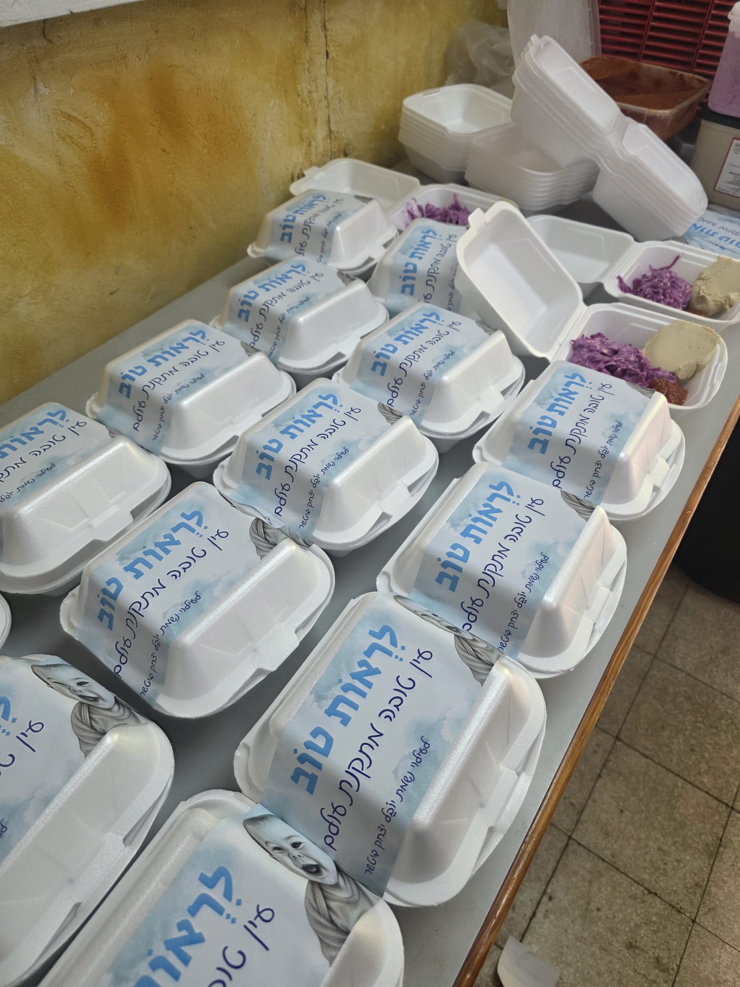 Shabbat meal boxes with Lirot Tov stickers